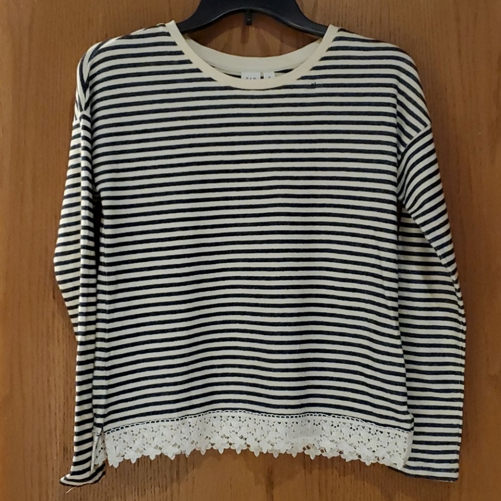 ⭐BRAND NEW:GAPKIDS Lace Trimmed Sw…